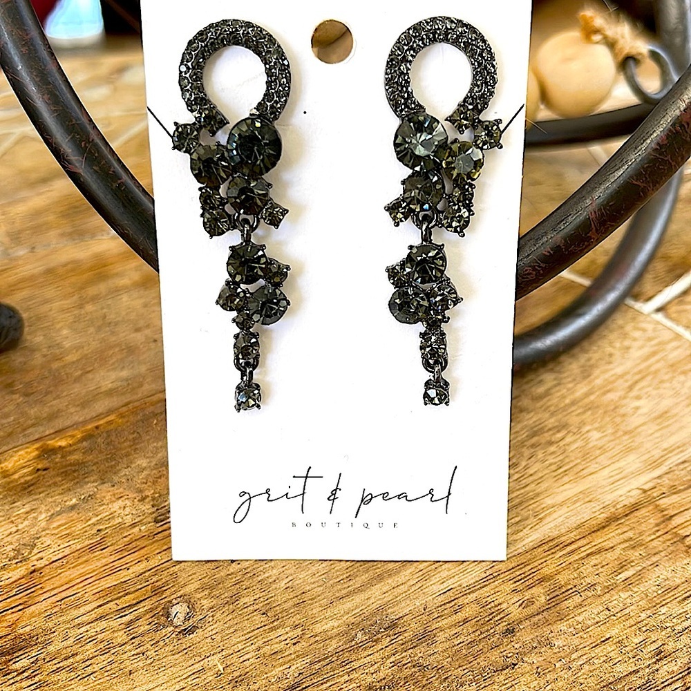 Gorgeous black drop earrings